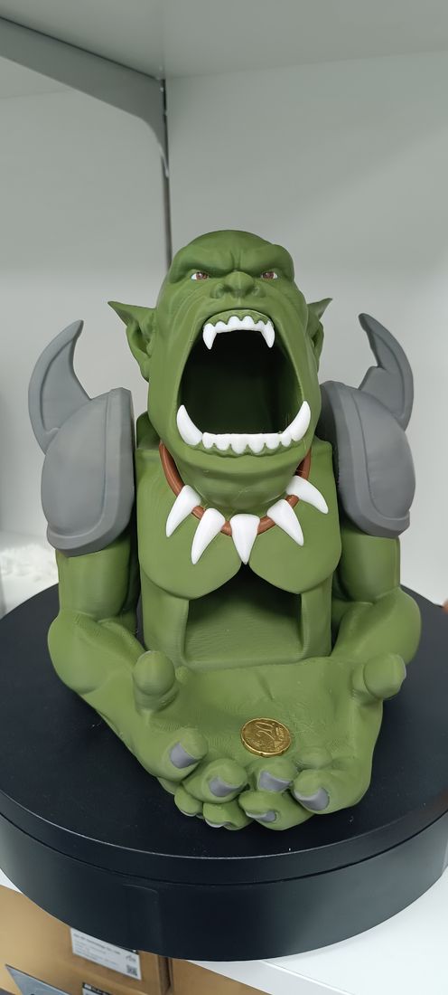 Figura de orco pintada a mano